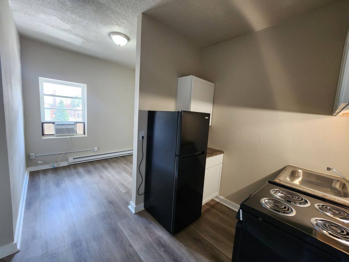 Apartment for rent at 102 E Robinson St, Knoxville, IA 50138
