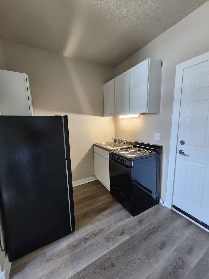 Apartment for rent at 102 E Robinson St, Knoxville, IA 50138