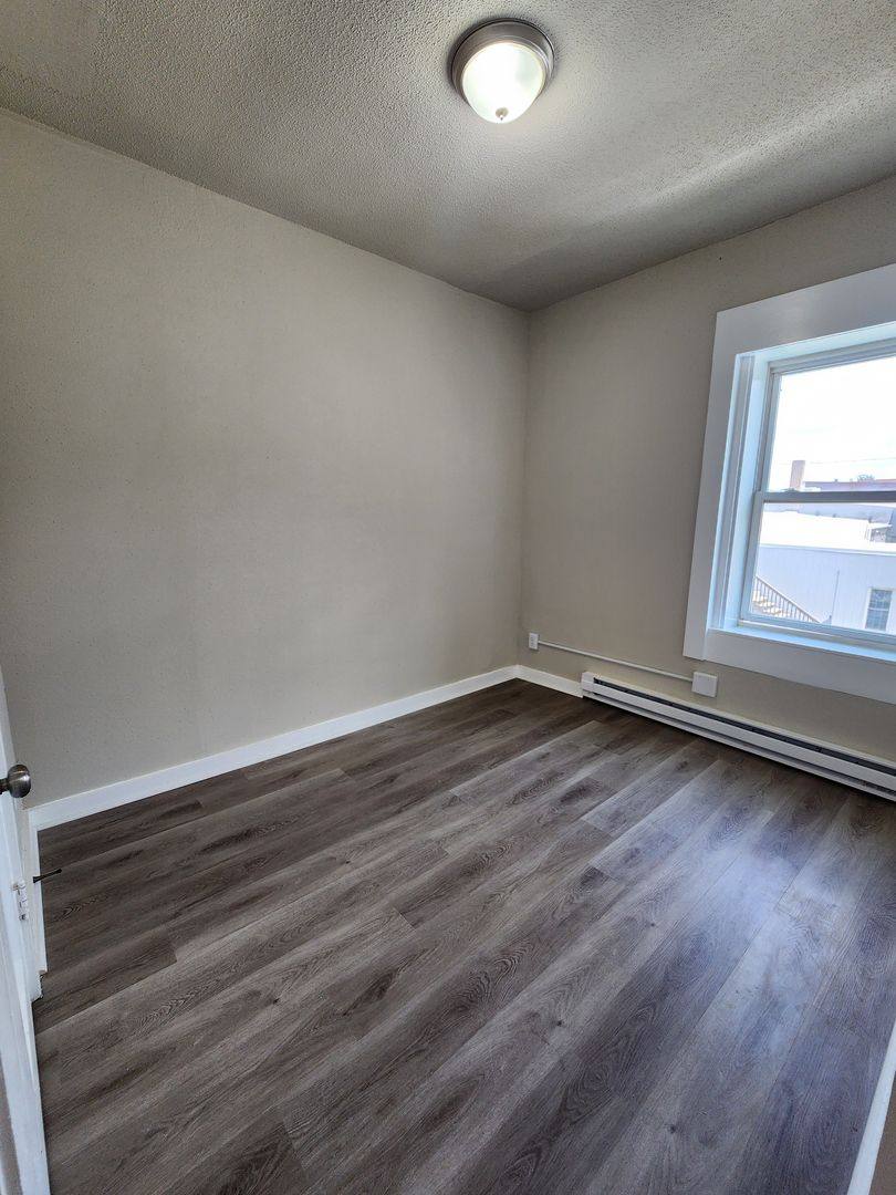 Apartment for rent at 102 E Robinson St, Knoxville, IA 50138