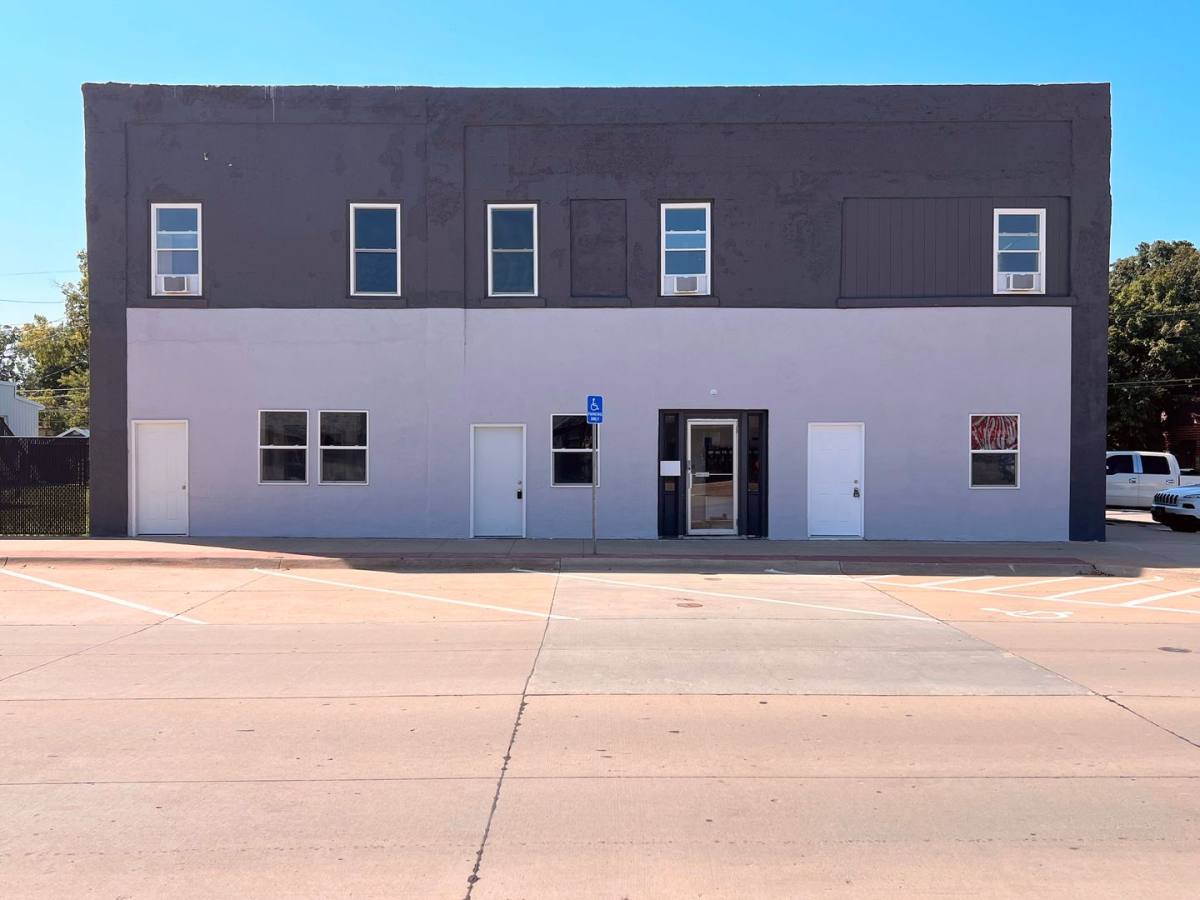 Apartment for rent at 102 E Robinson St, Knoxville, IA 50138