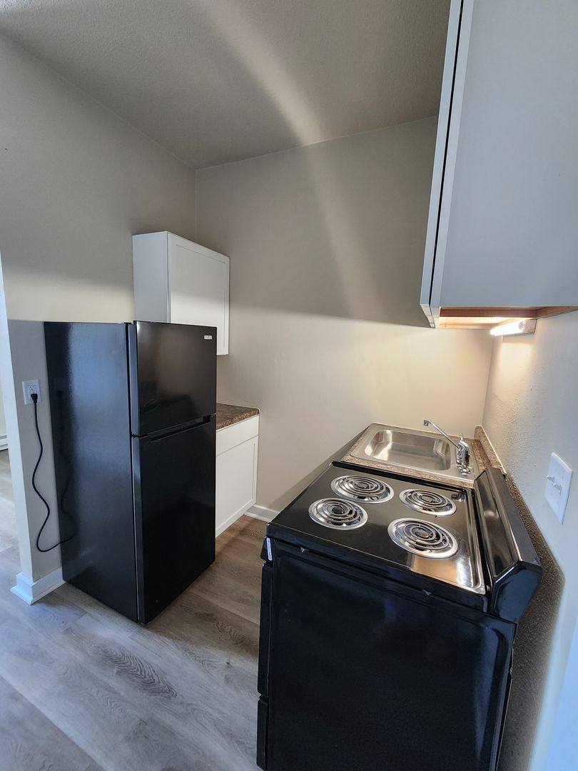 Apartment for rent at 102 E Robinson St, Knoxville, IA 50138