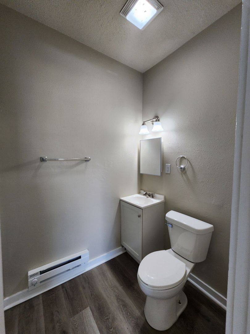 Apartment for rent at 102 E Robinson St, Knoxville, IA 50138