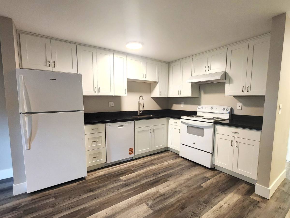 Townhouse for rent at 702 5th Ave S, Kent, WA 98032