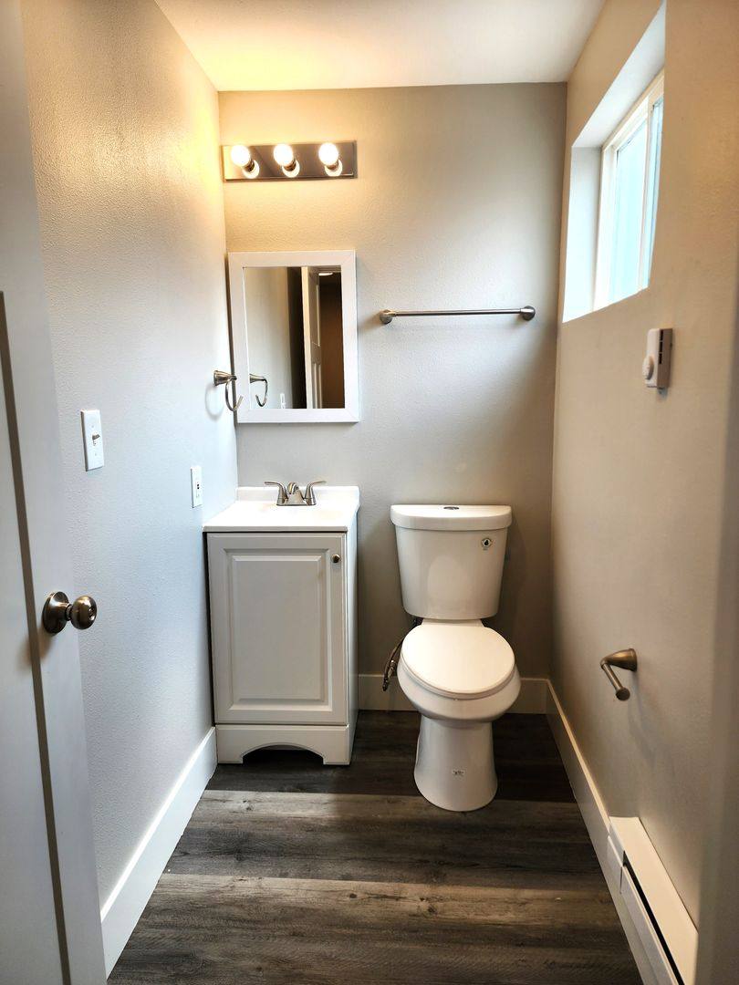 Townhouse for rent at 702 5th Ave S, Kent, WA 98032