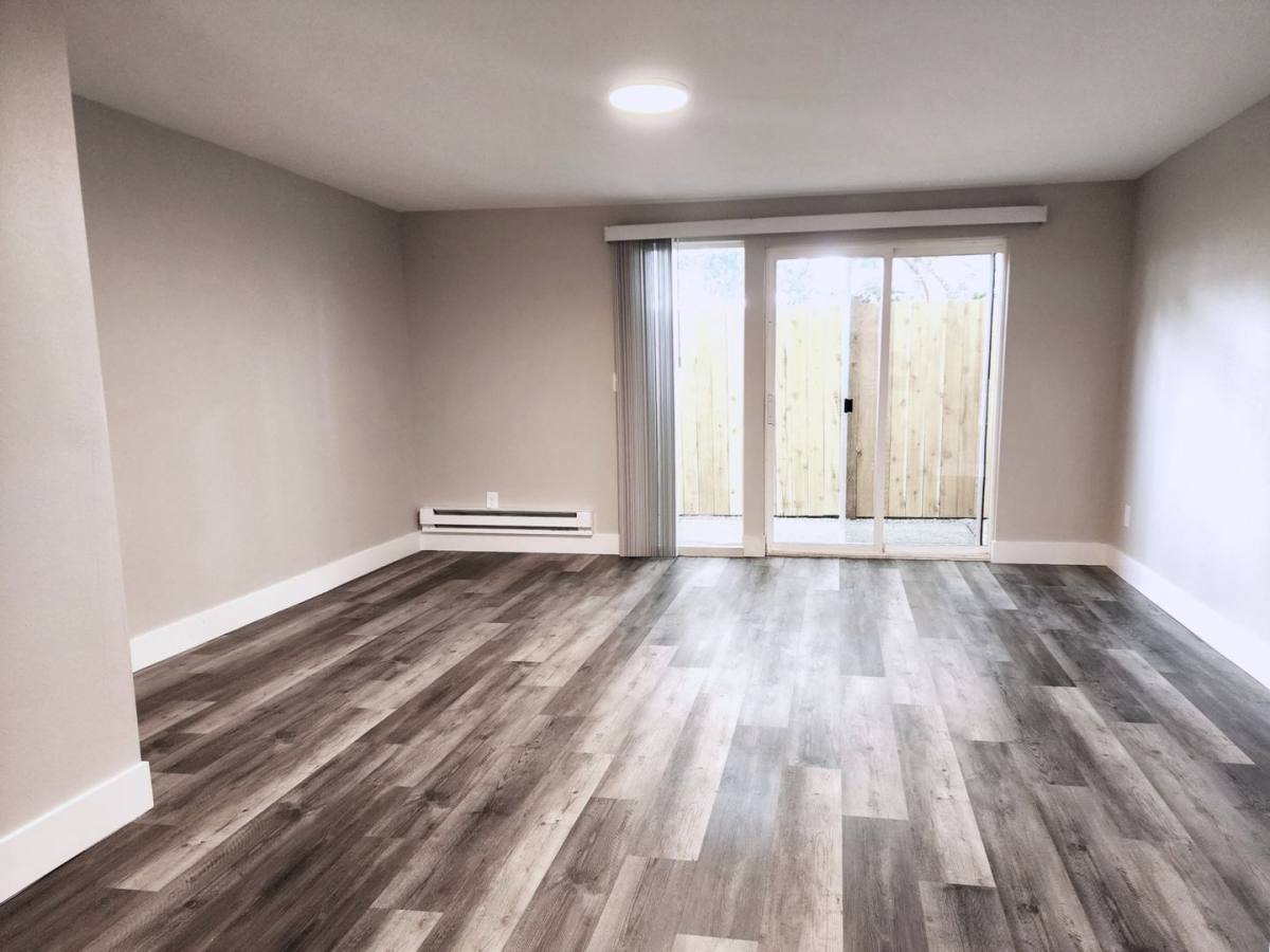 Townhouse for rent at 702 5th Ave S, Kent, WA 98032