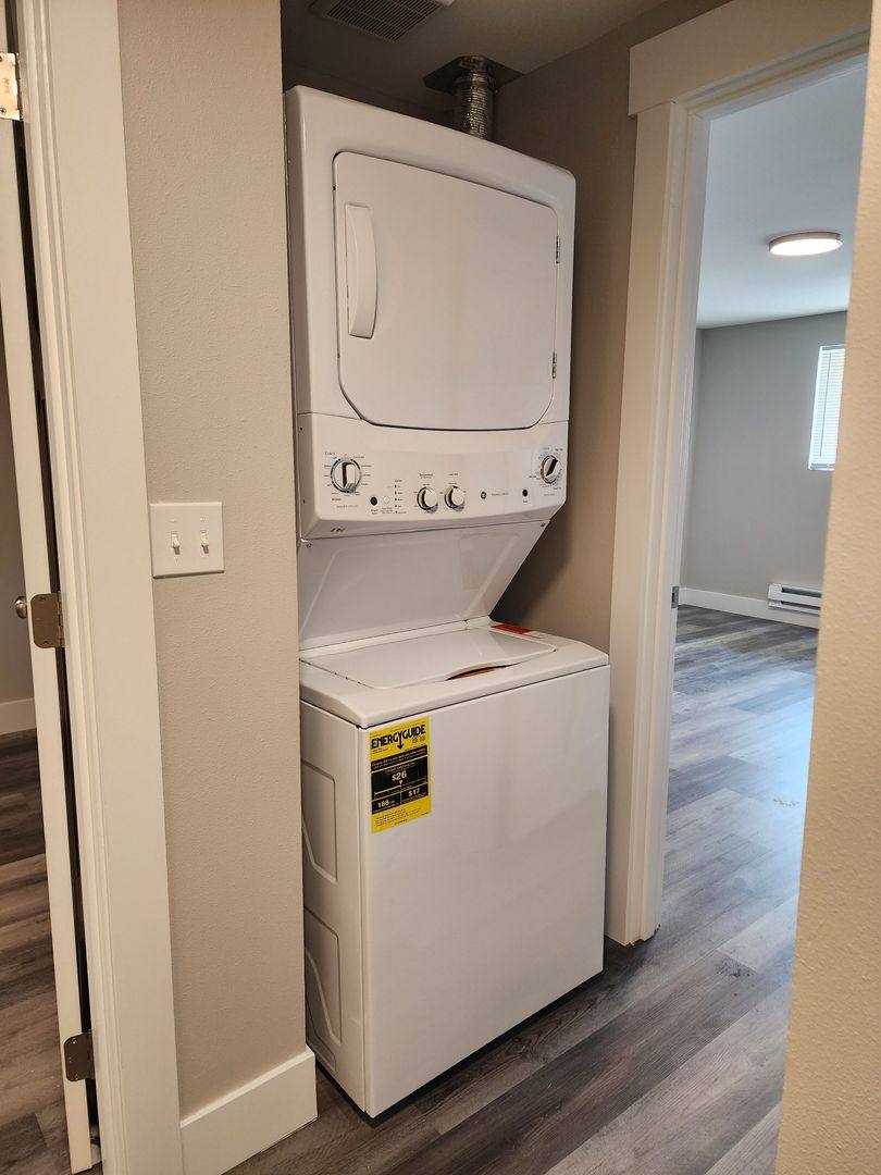 Townhouse for rent at 702 5th Ave S, Kent, WA 98032