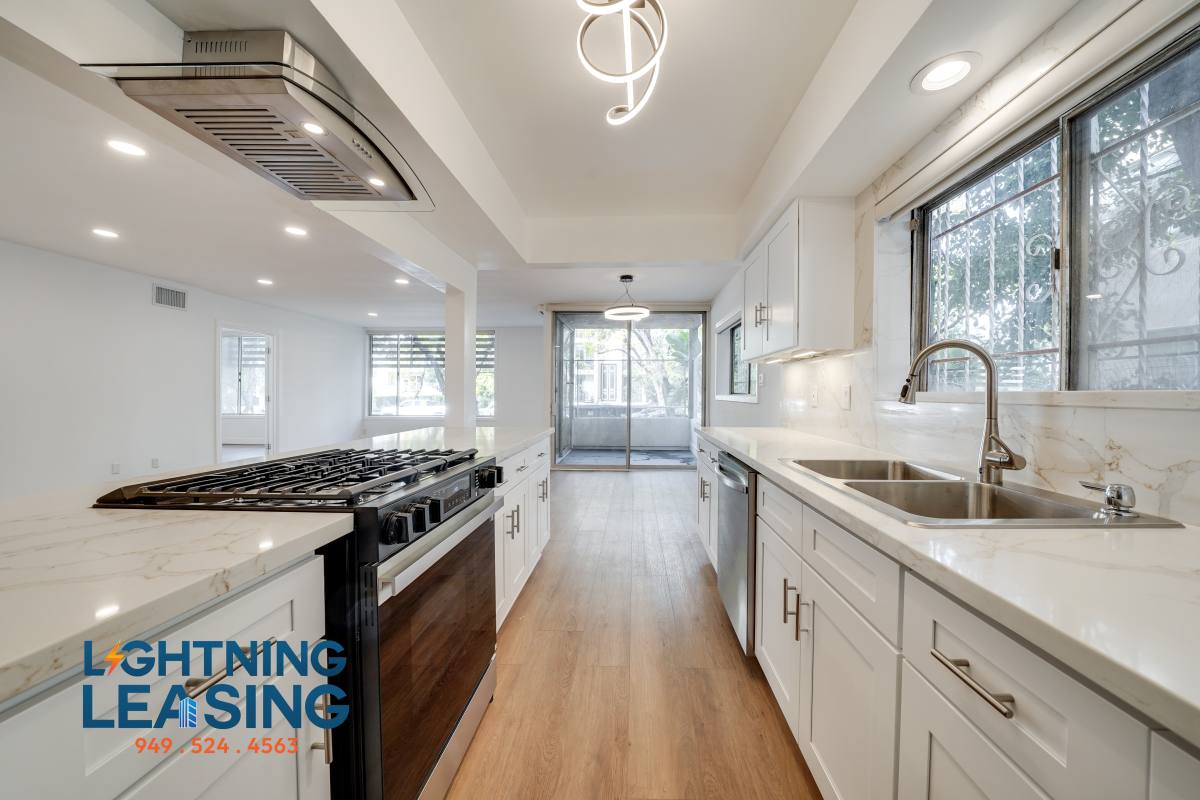 Apartment for rent at 408 N Palm Dr #101, Beverly Hills, CA 90210