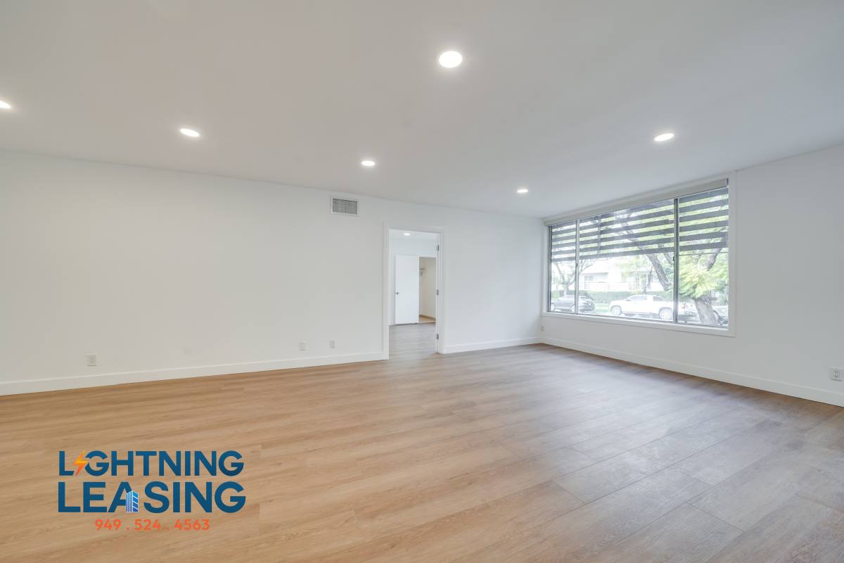 Apartment for rent at 408 N Palm Dr #101, Beverly Hills, CA 90210