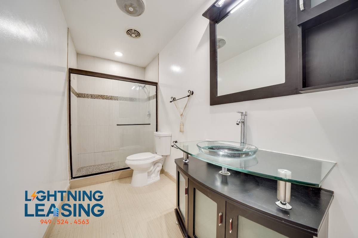 Apartment for rent at 408 N Palm Dr #101, Beverly Hills, CA 90210