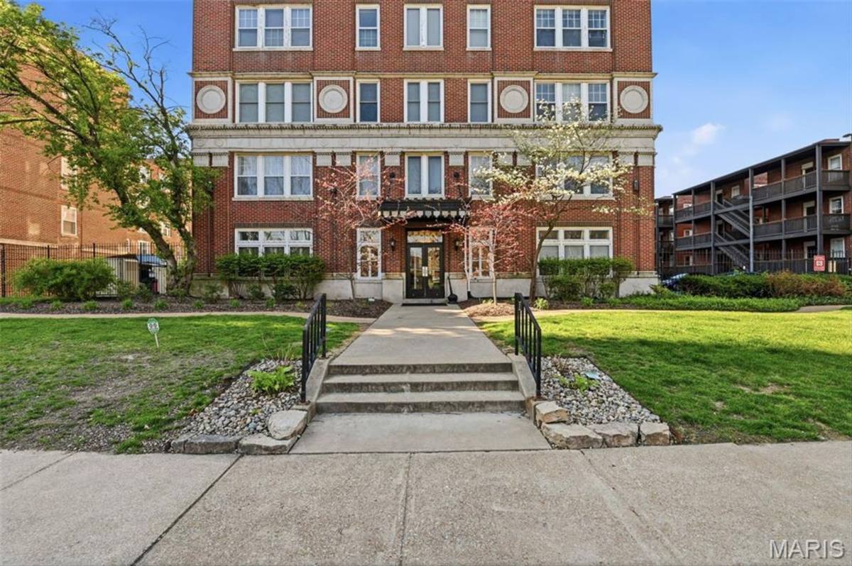 Condo for rent at 5330 Pershing Ave, Saint Louis, MO 63112