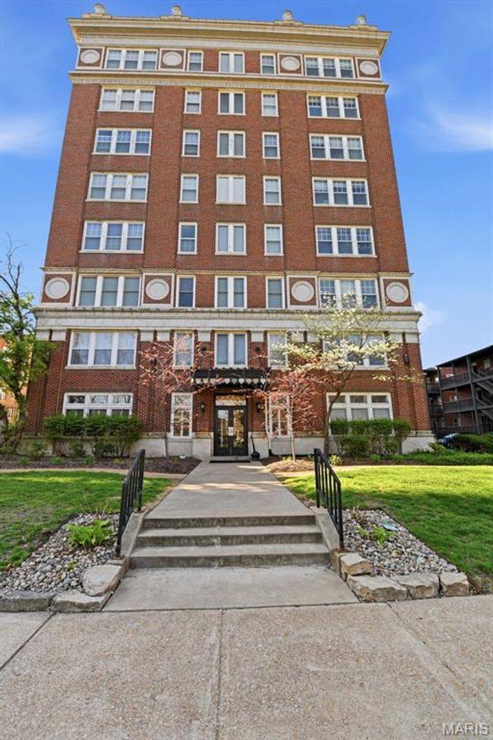 Condo for rent at 5330 Pershing Ave, Saint Louis, MO 63112