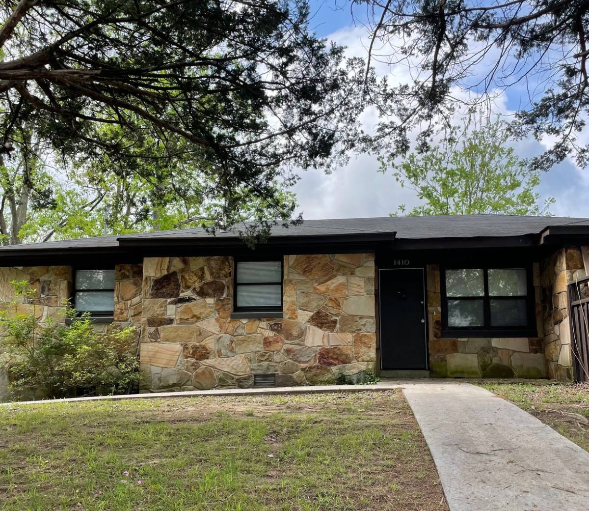 Apartment for rent at 1406 5th St SW, Cullman, AL 35055