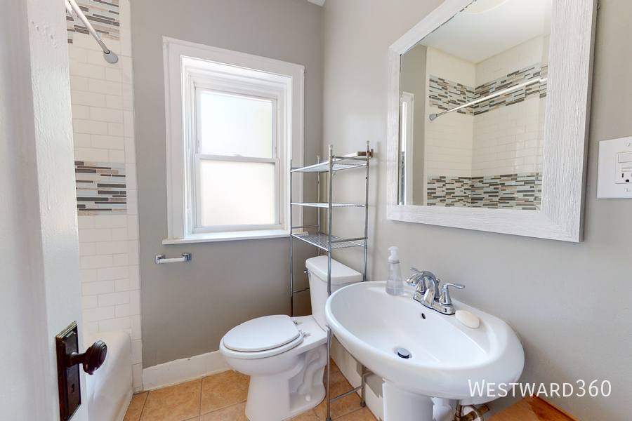 Apartment for rent at 3012 W Warren Blvd #1R, Chicago, IL 60612