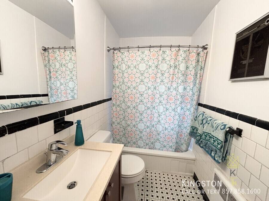 Apartment for rent at 9 Reservoir Rd #1R, Chestnut Hill, MA 02467