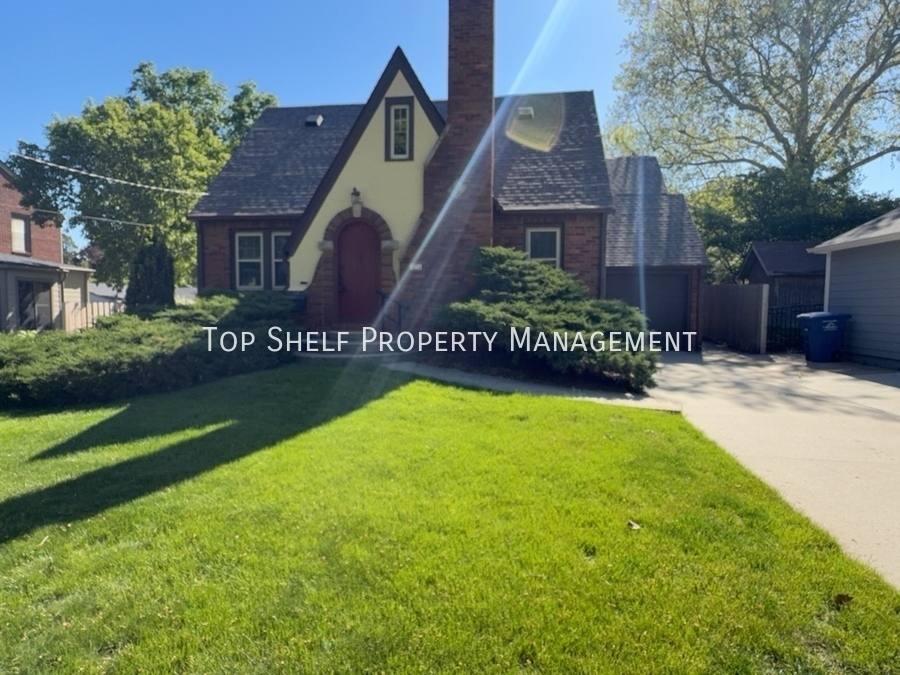 House for rent at 3215 44th St, Des Moines, IA 50310