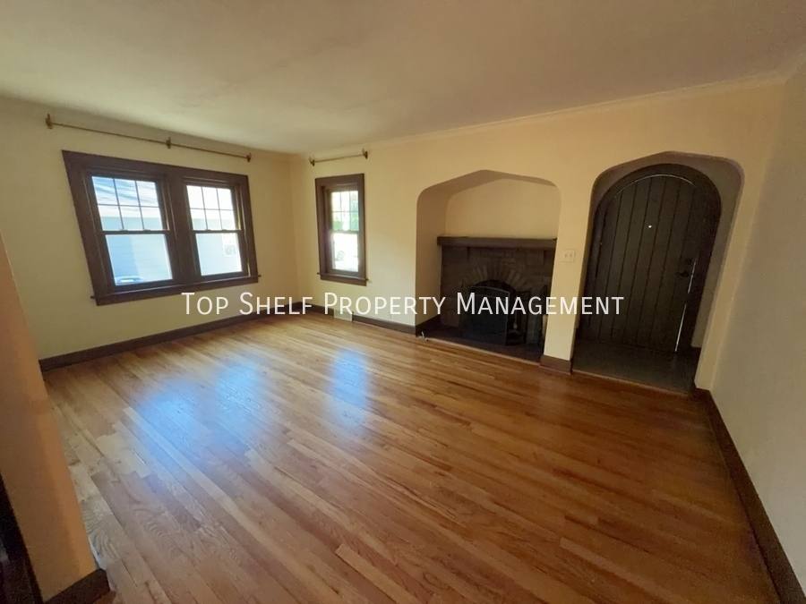 House for rent at 3215 44th St, Des Moines, IA 50310