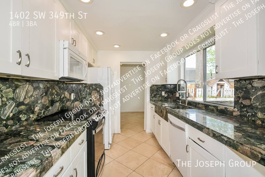 House for rent at 1402 SW 349th St, Federal Way, WA 98023