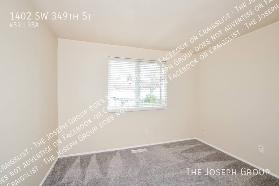 House for rent at 1402 SW 349th St, Federal Way, WA 98023