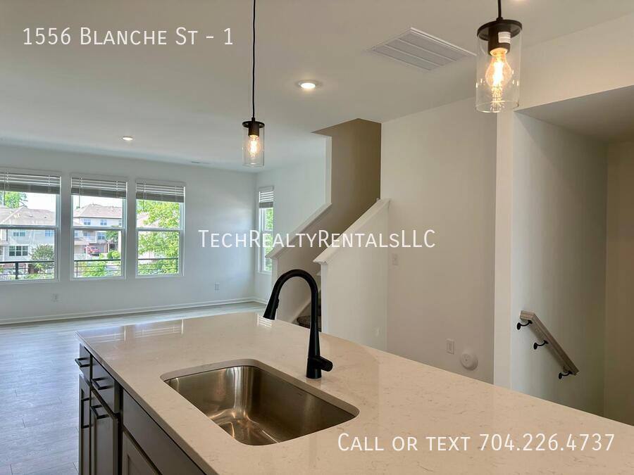 Townhouse for rent at 1556 Blanche St #1, Charlotte, NC 28262