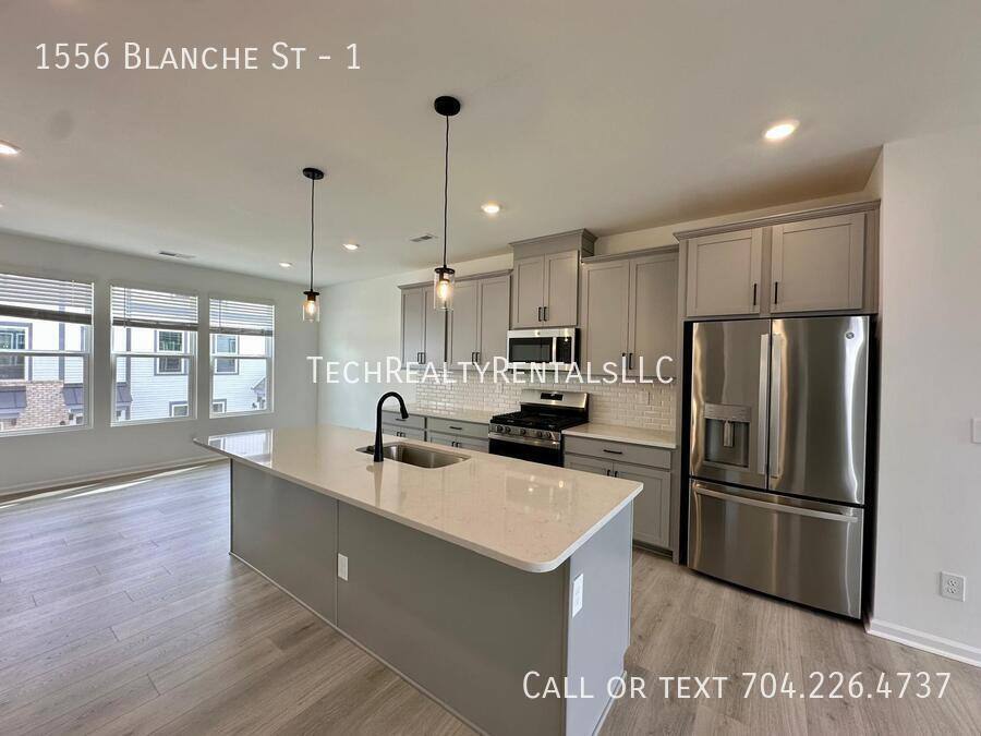Townhouse for rent at 1556 Blanche St #1, Charlotte, NC 28262