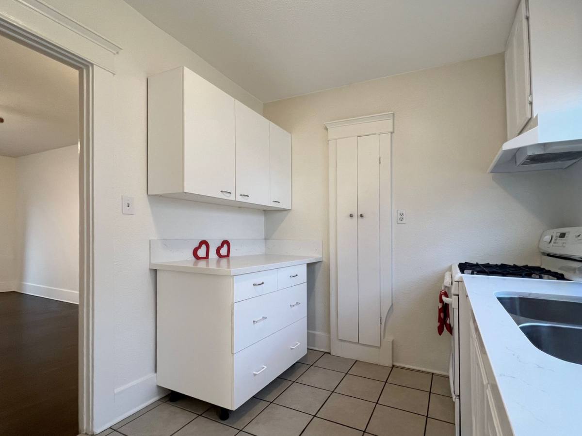 Apartment for rent at 1239 E Florida St, Long Beach, CA 90802