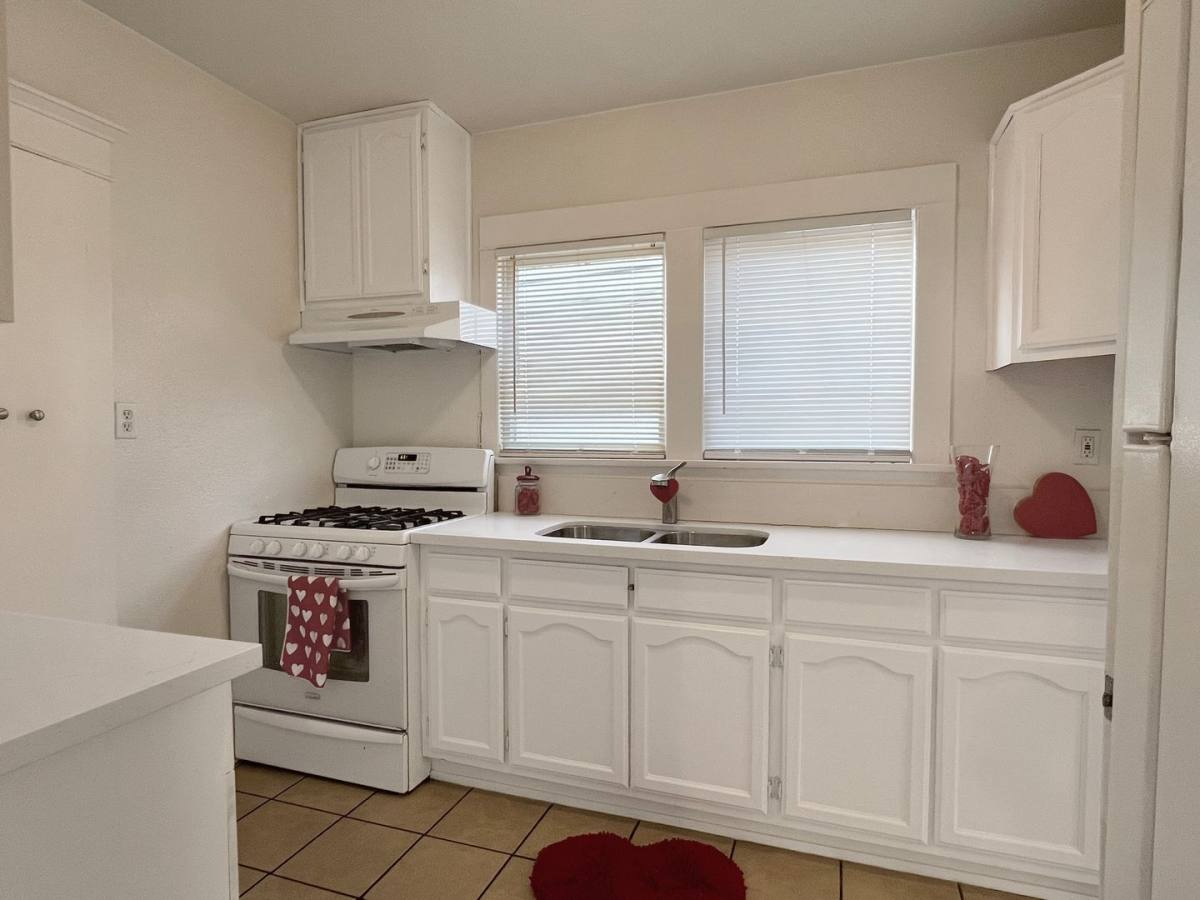 Apartment for rent at 1239 E Florida St, Long Beach, CA 90802