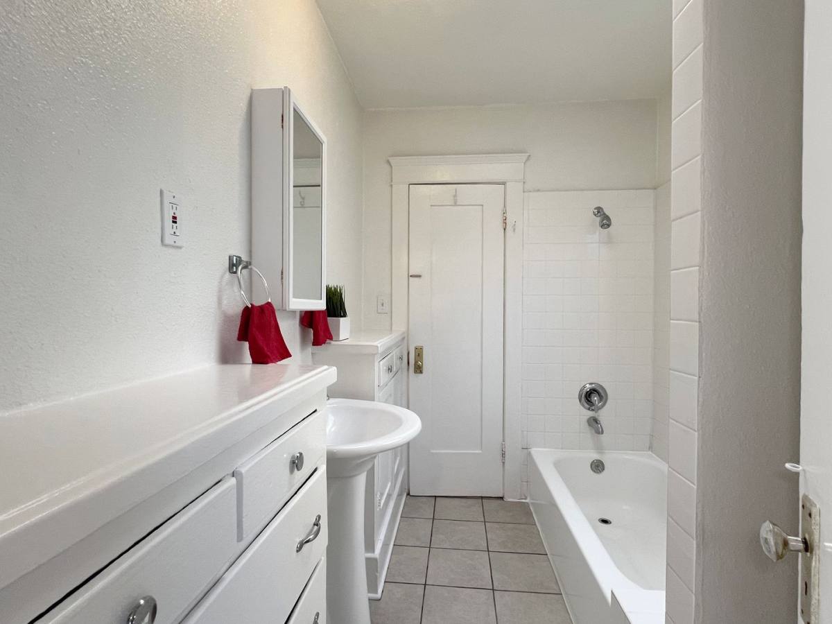 Apartment for rent at 1239 E Florida St, Long Beach, CA 90802