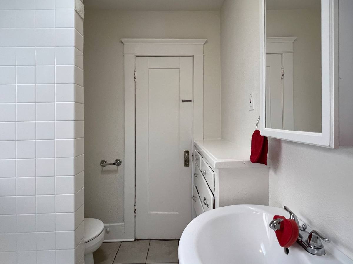 Apartment for rent at 1239 E Florida St, Long Beach, CA 90802