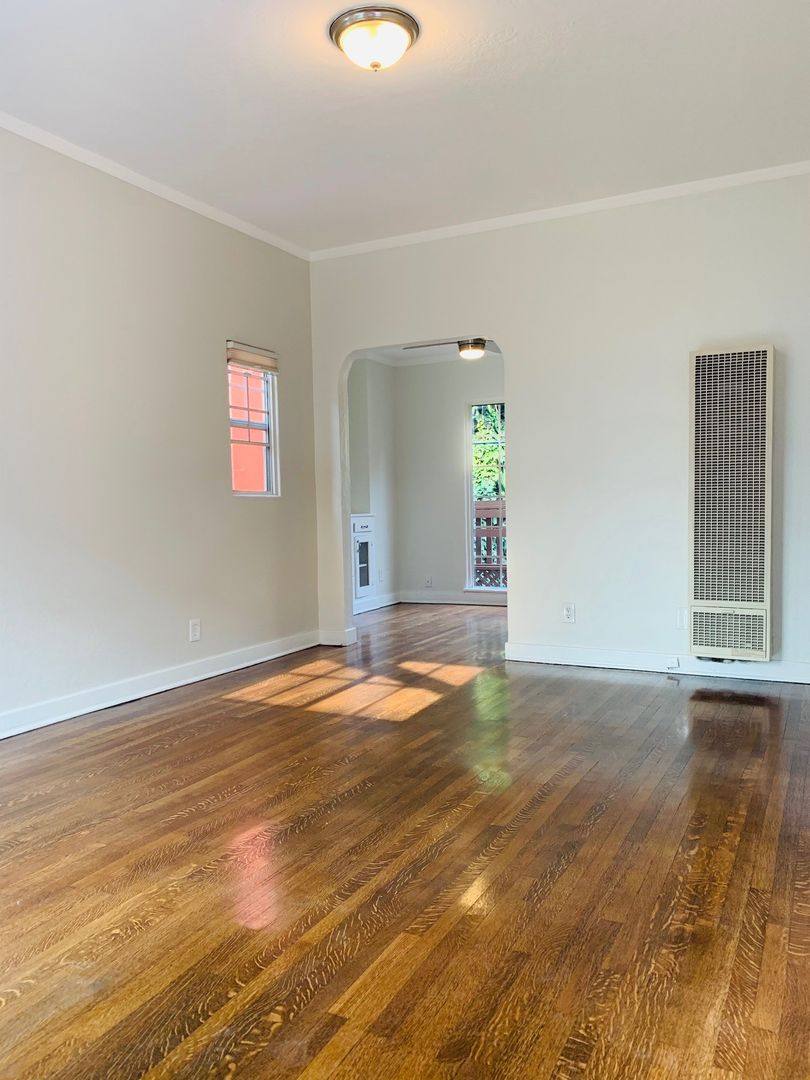 Apartment for rent at 1287 Queen Anne Place, Los Angeles, CA 90019