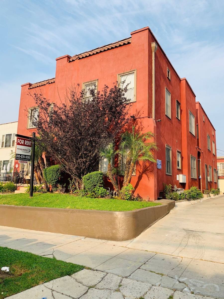 Apartment for rent at 1287 Queen Anne Place, Los Angeles, CA 90019