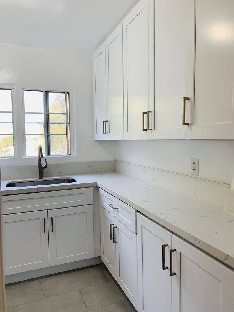 Apartment for rent at 1287 Queen Anne Place, Los Angeles, CA 90019