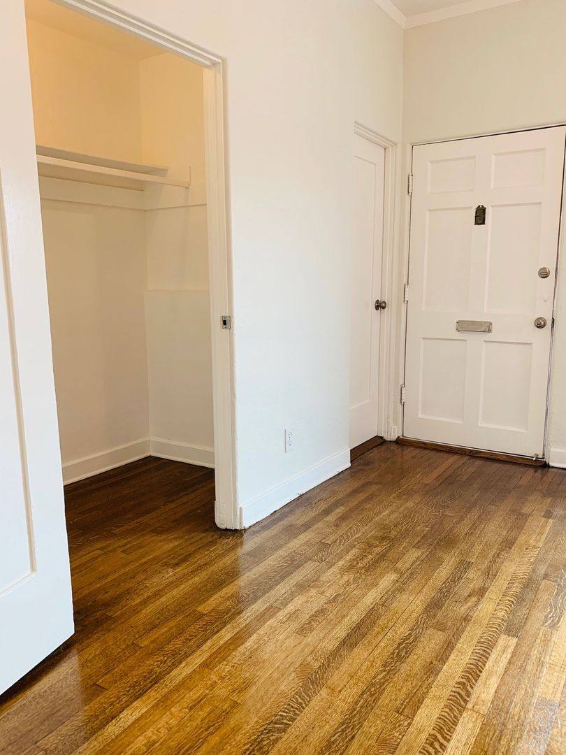 Apartment for rent at 1287 Queen Anne Place, Los Angeles, CA 90019