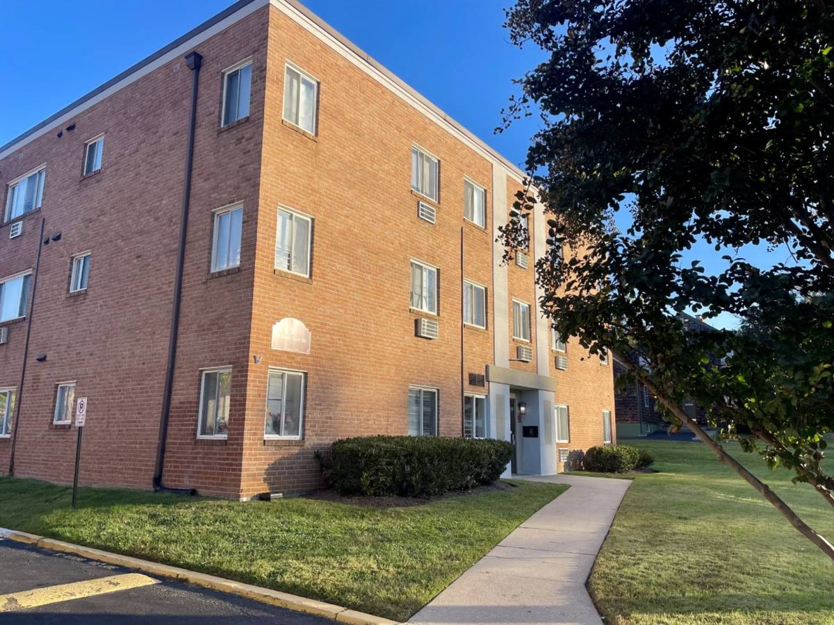 Apartment for rent at 531 S Frederick Ave, Gaithersburg, MD 20877
