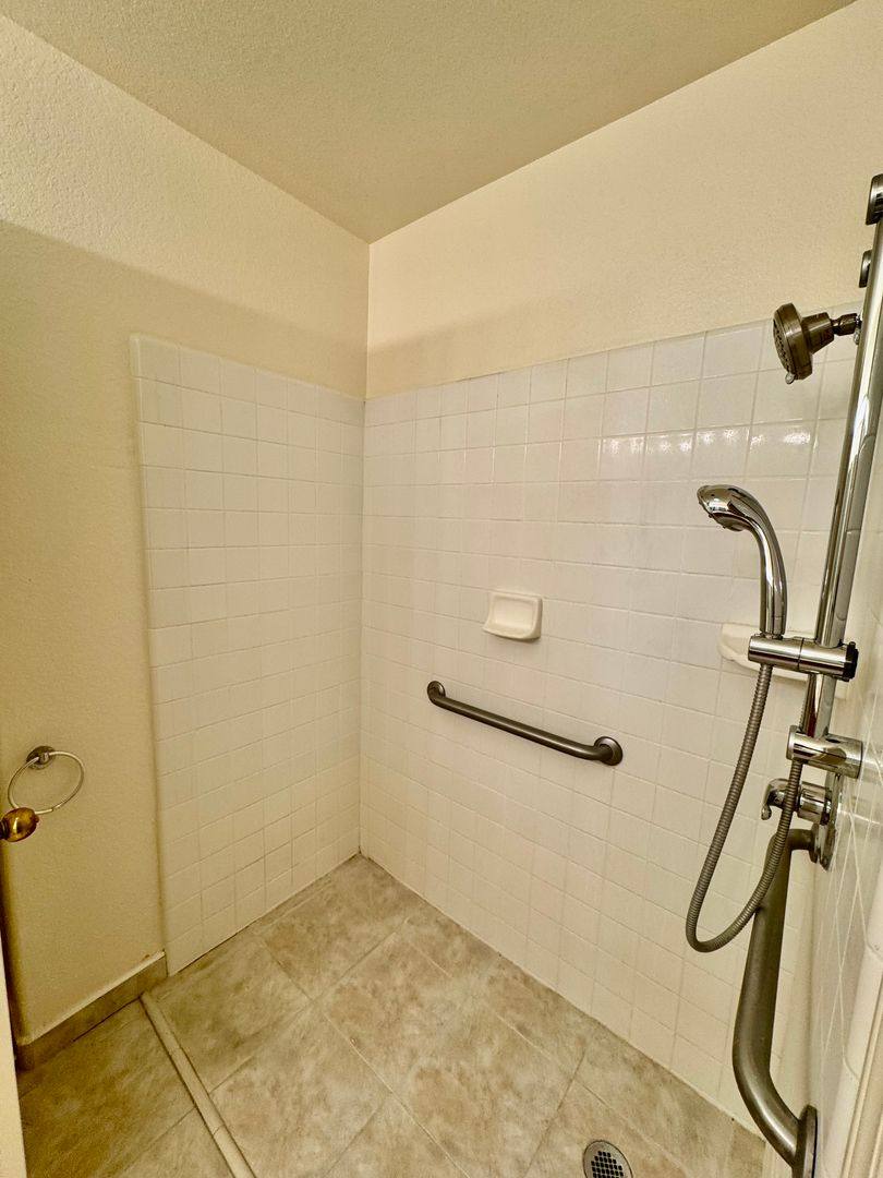 House for rent at 1915 Place Rd, Los Banos, CA 93635