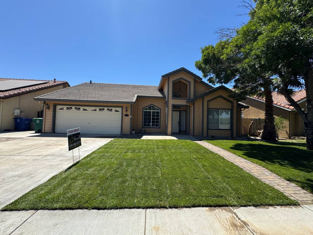 House for rent at 1915 Place Rd, Los Banos, CA 93635