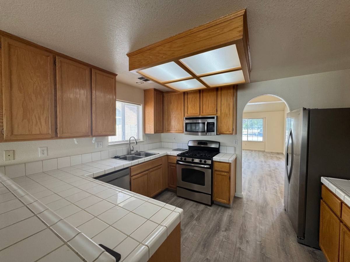 House for rent at 1915 Place Rd, Los Banos, CA 93635