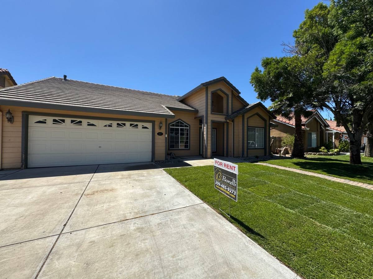 House for rent at 1915 Place Rd, Los Banos, CA 93635