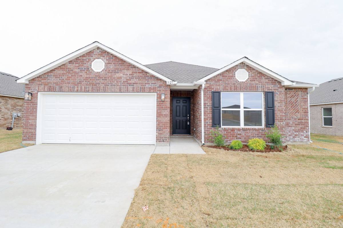 House for rent at 1327 E Honolulu Place, Broken Arrow, OK 74012