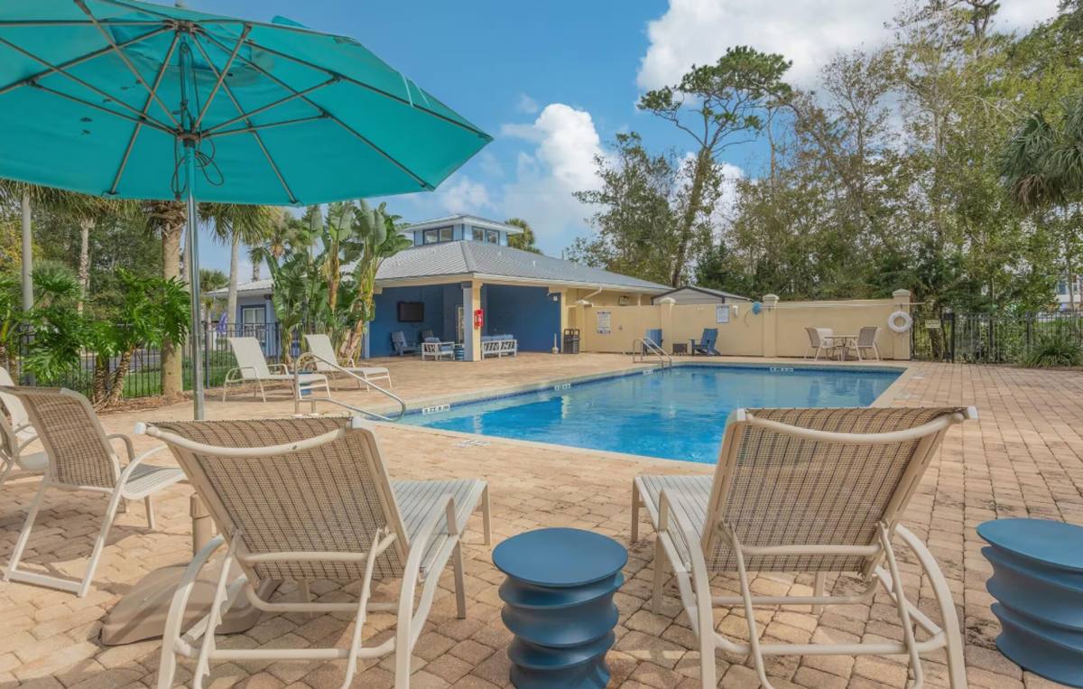 Apartment for rent at 2760 Mayport Rd, Atlantic Beach, FL 32233