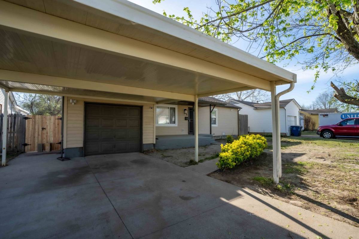 House for rent at 815 N Hudson Ave, Tulsa, OK 74115