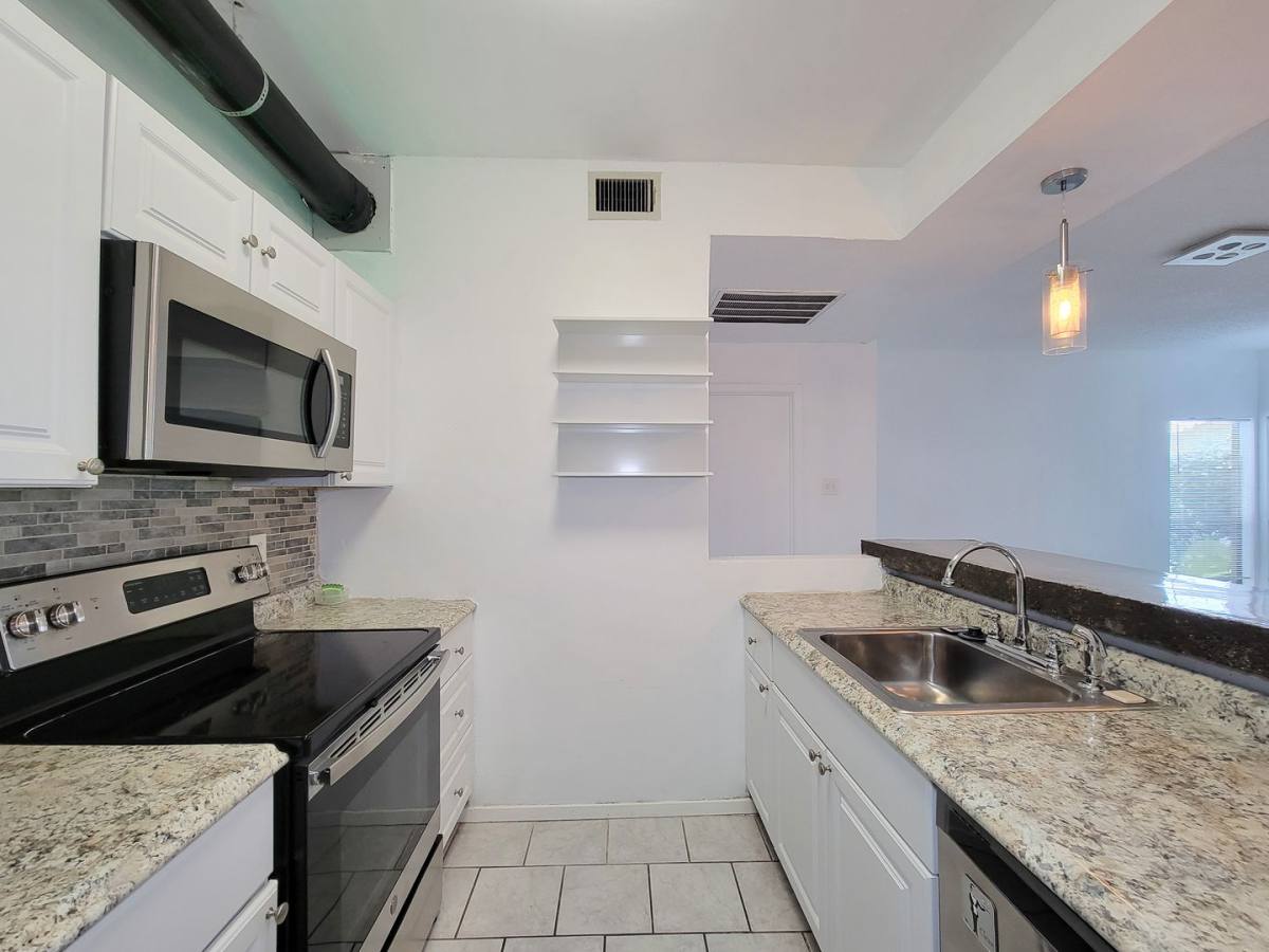 Condo for rent at 7119 N Holiday Dr, Galveston, TX 77550