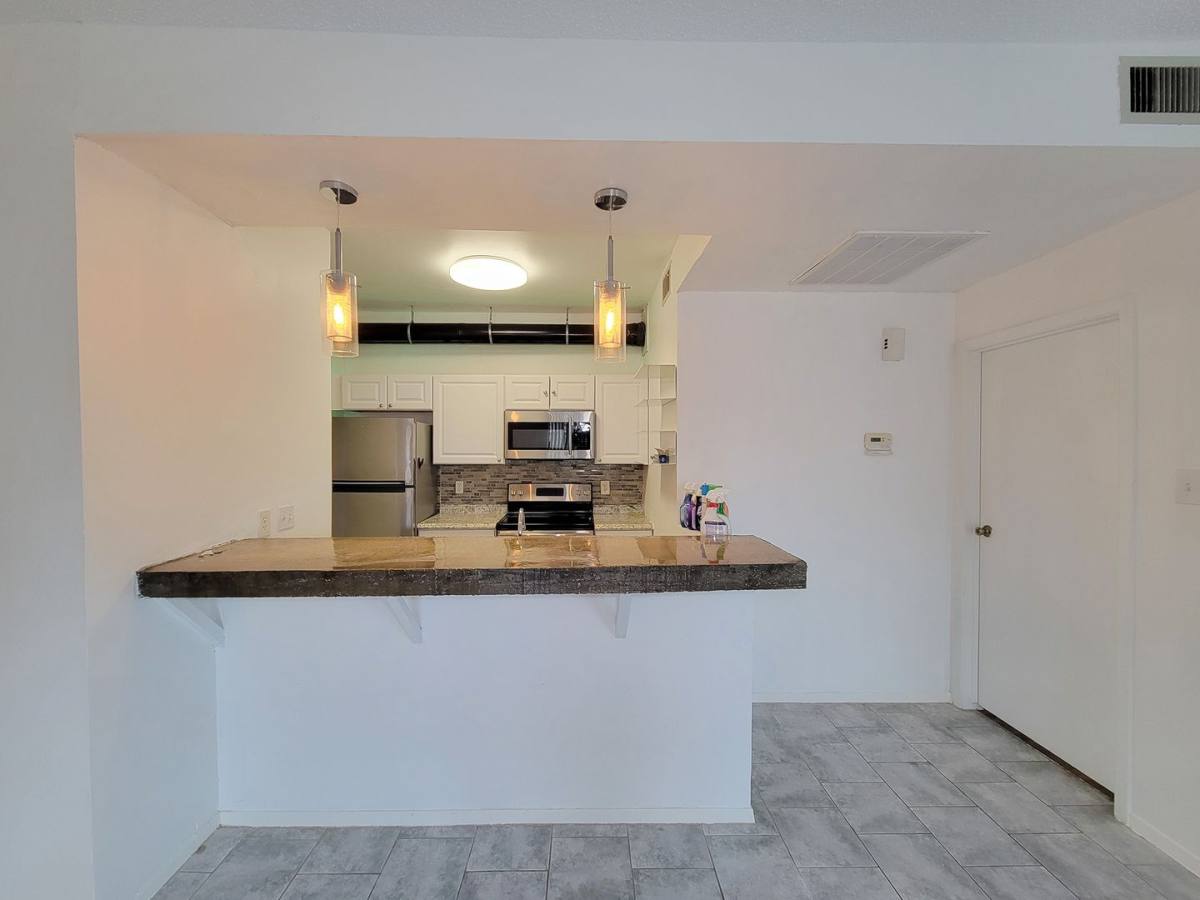 Condo for rent at 7119 N Holiday Dr, Galveston, TX 77550