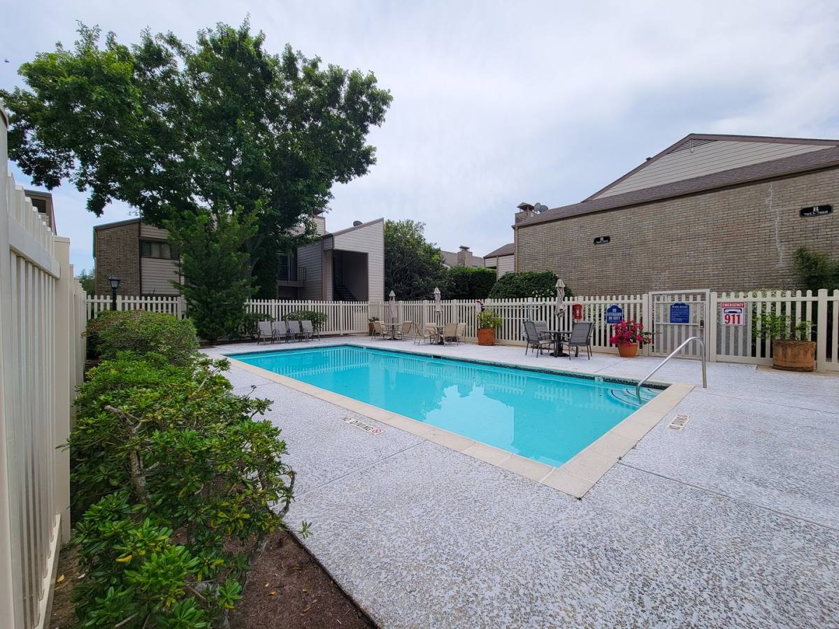 Condo for rent at 7119 N Holiday Dr, Galveston, TX 77550