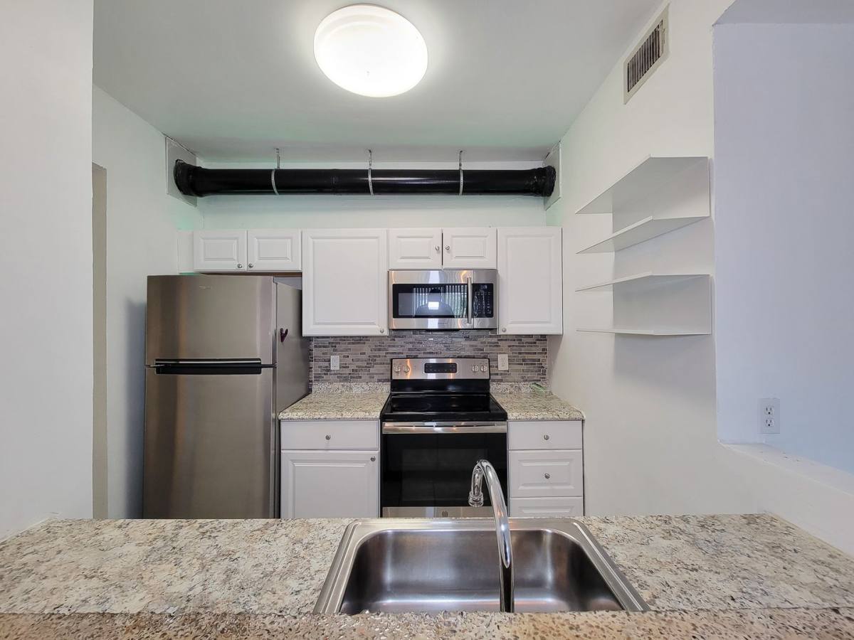 Condo for rent at 7119 N Holiday Dr, Galveston, TX 77550