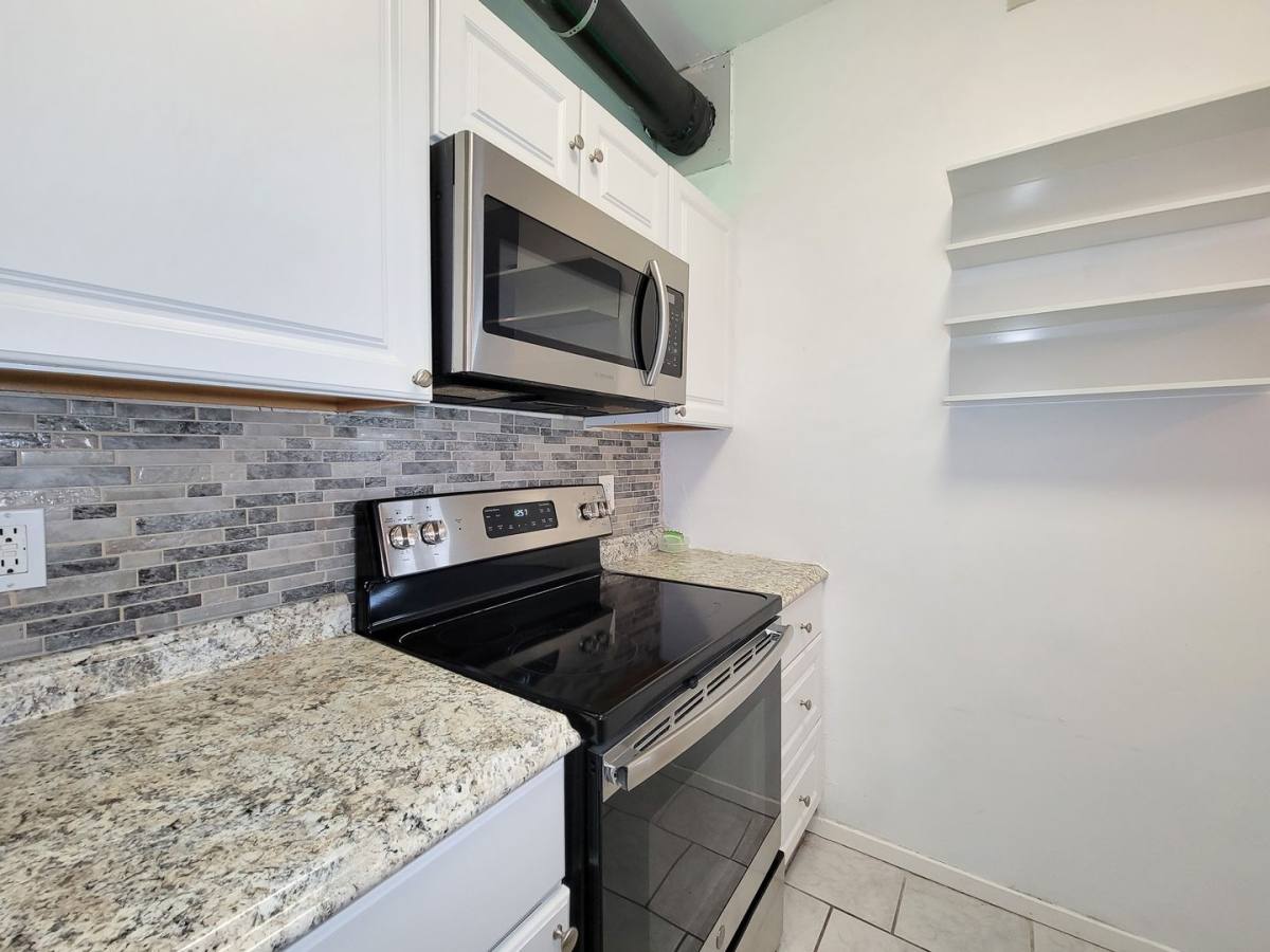 Condo for rent at 7119 N Holiday Dr, Galveston, TX 77550