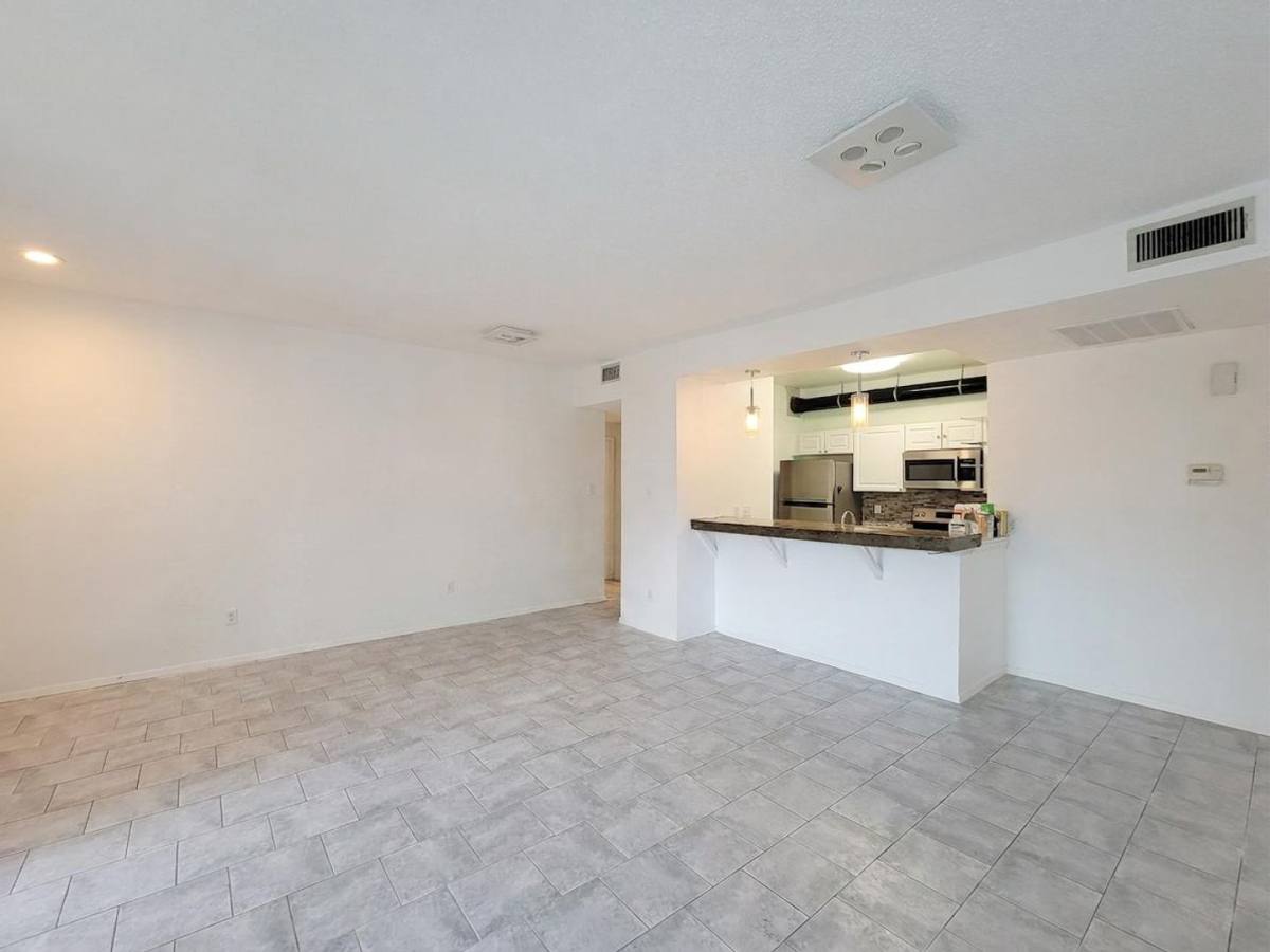 Condo for rent at 7119 N Holiday Dr, Galveston, TX 77550