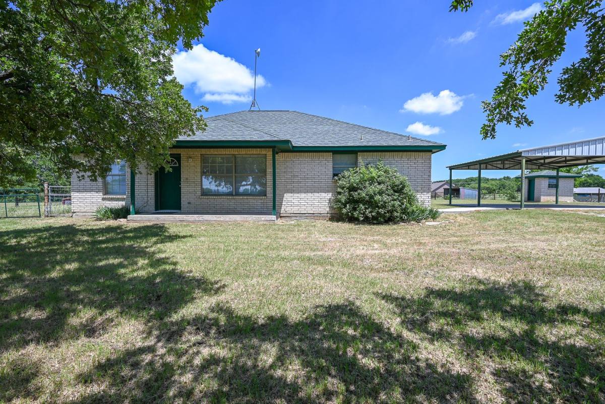 House for rent at 860 County Rd, Decatur, TX 76234