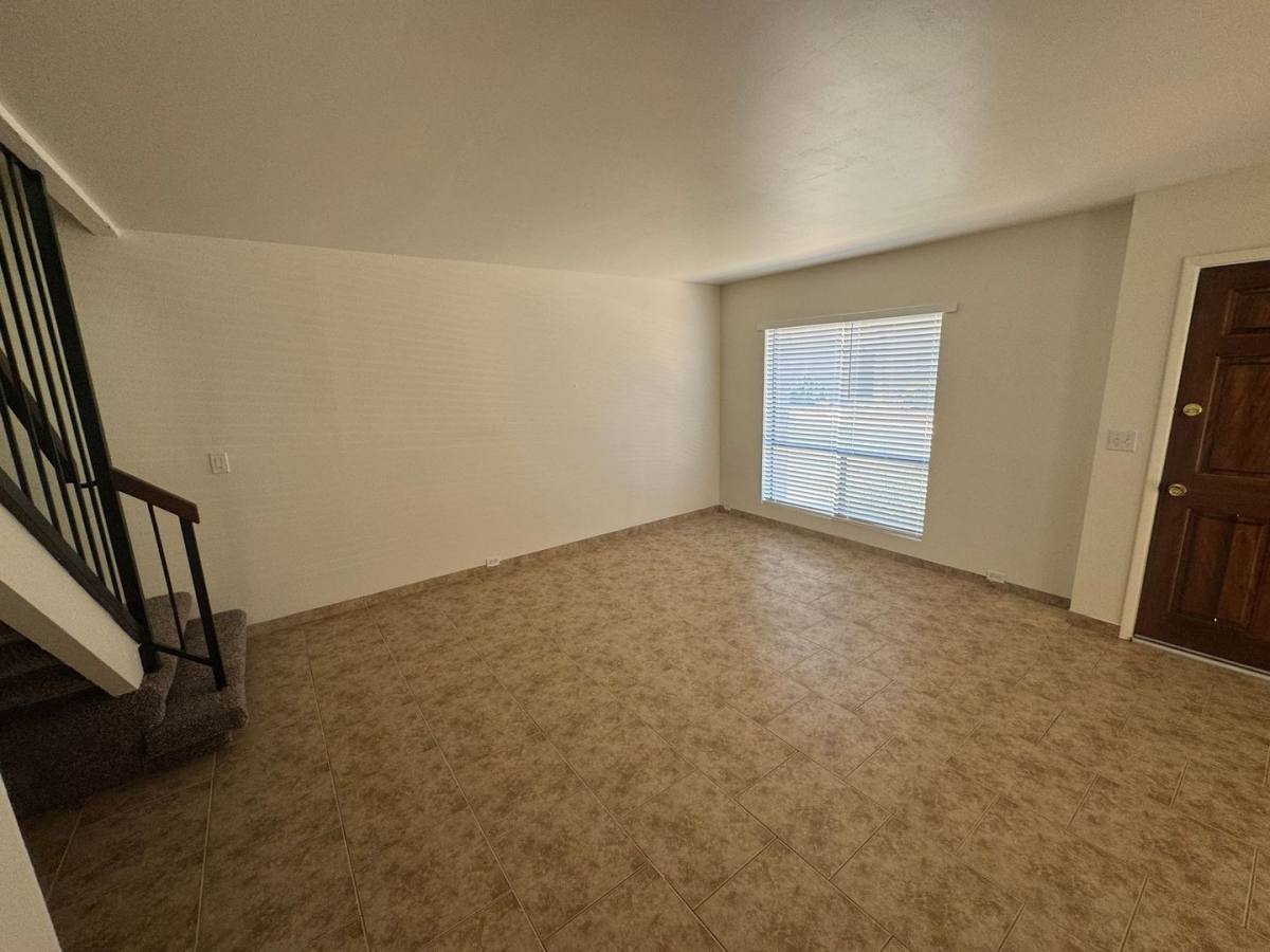 Townhouse for rent at 10420 N 10th St, Phoenix, AZ 85020