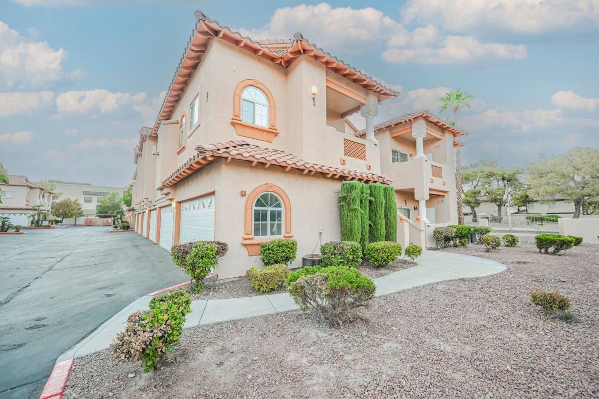 Townhouse for rent at 2925 Wigwam, Henderson, NV 89074