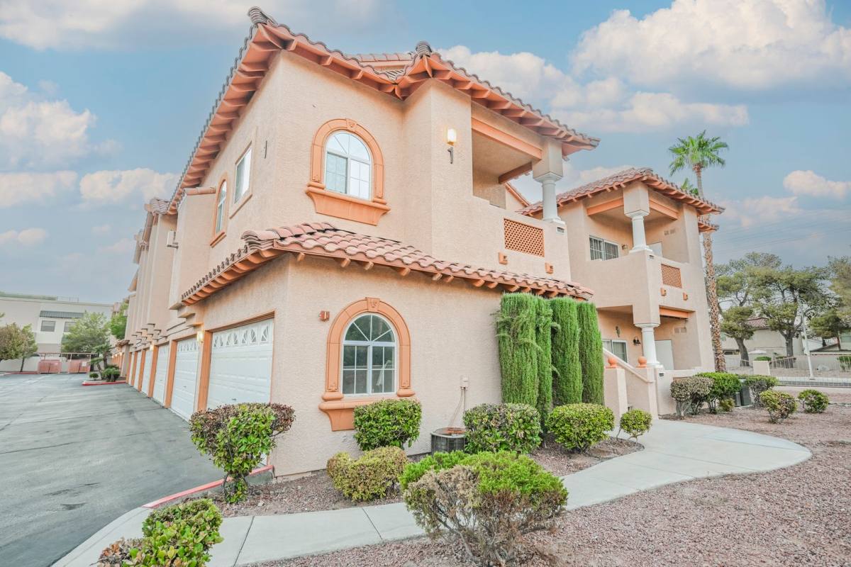 Townhouse for rent at 2925 Wigwam, Henderson, NV 89074